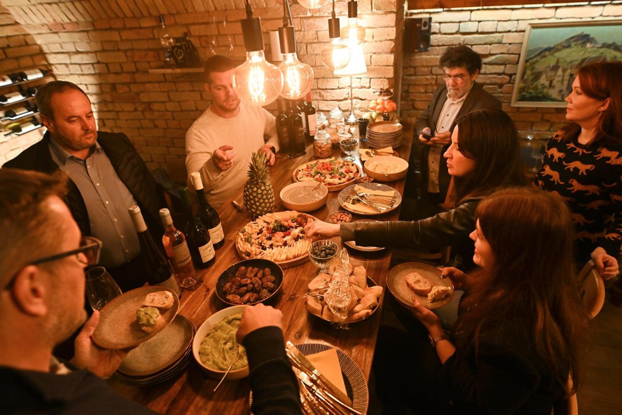 Goldcentral - Stylish - Wine Tasting Access *