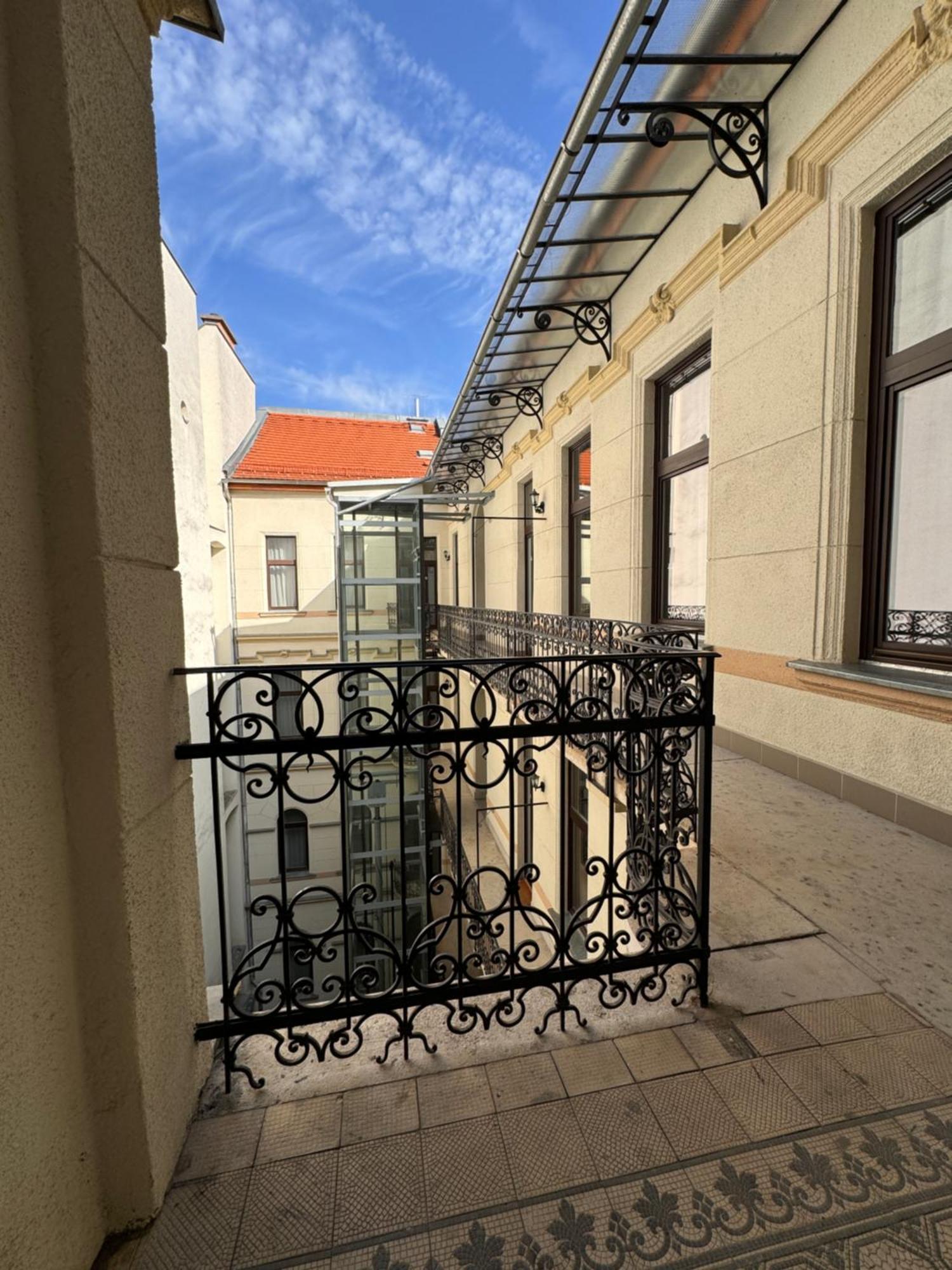 Gracia House Aparthotel 3*