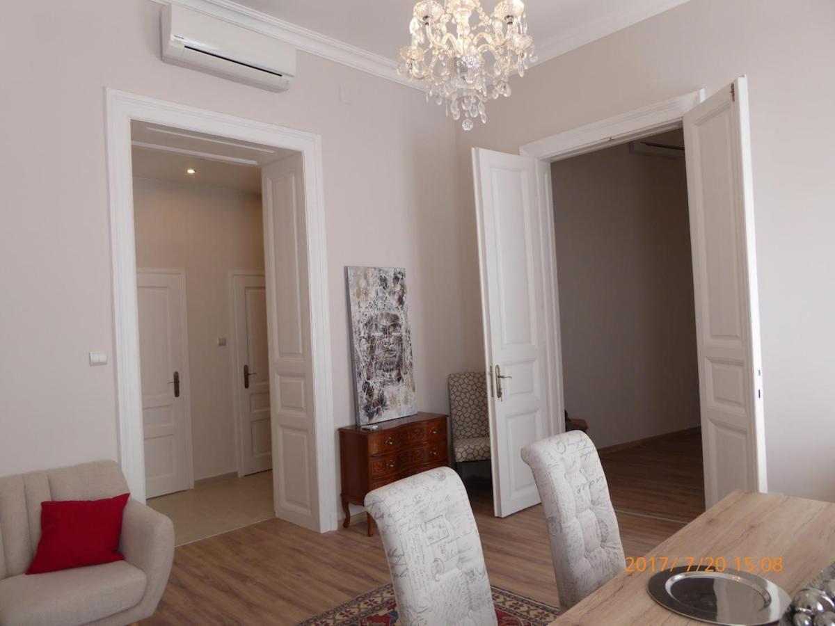 Buda Castle -shiny 3 Bedrooms Appartamento *