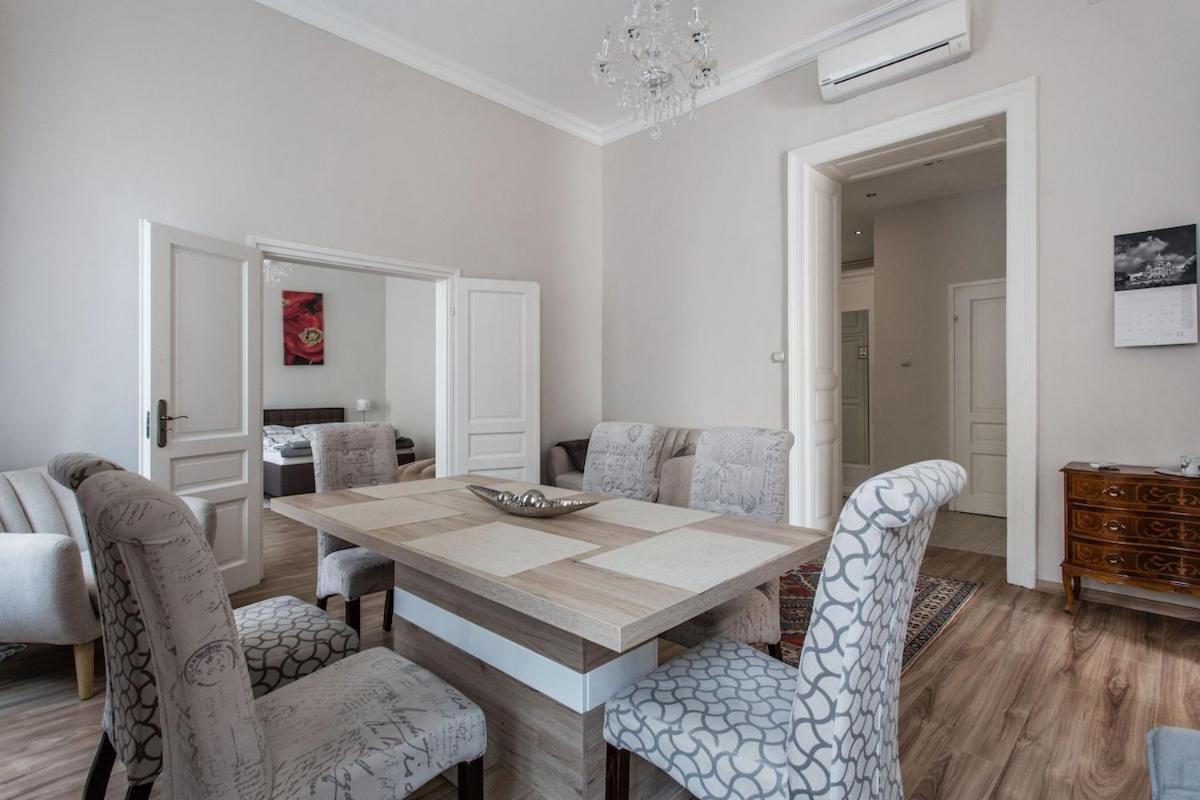 Buda Castle -shiny 3 Bedrooms Appartamento *