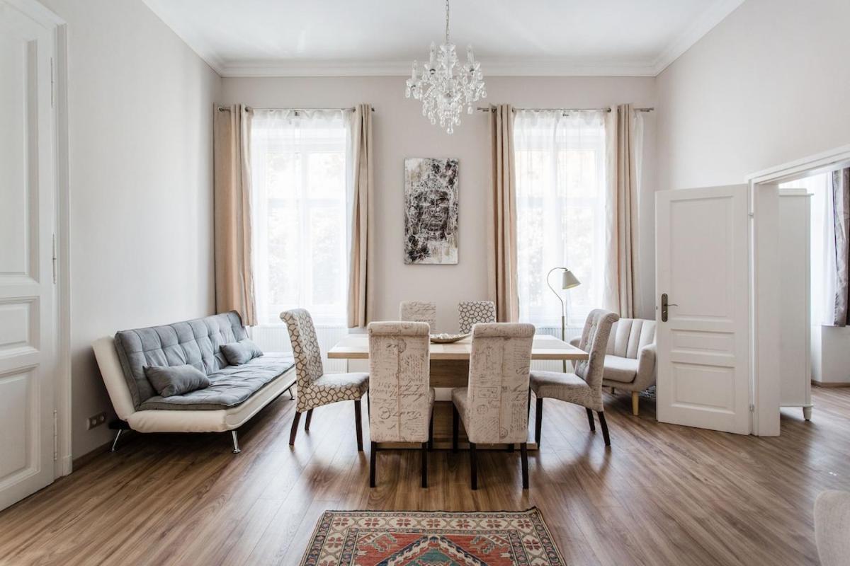 Buda Castle -shiny 3 Bedrooms Appartamento Budapest