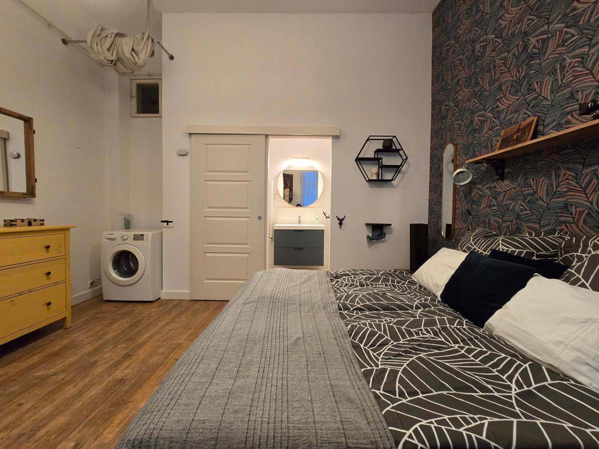 Quiet In Kazinczy Str Downtown Apartamento