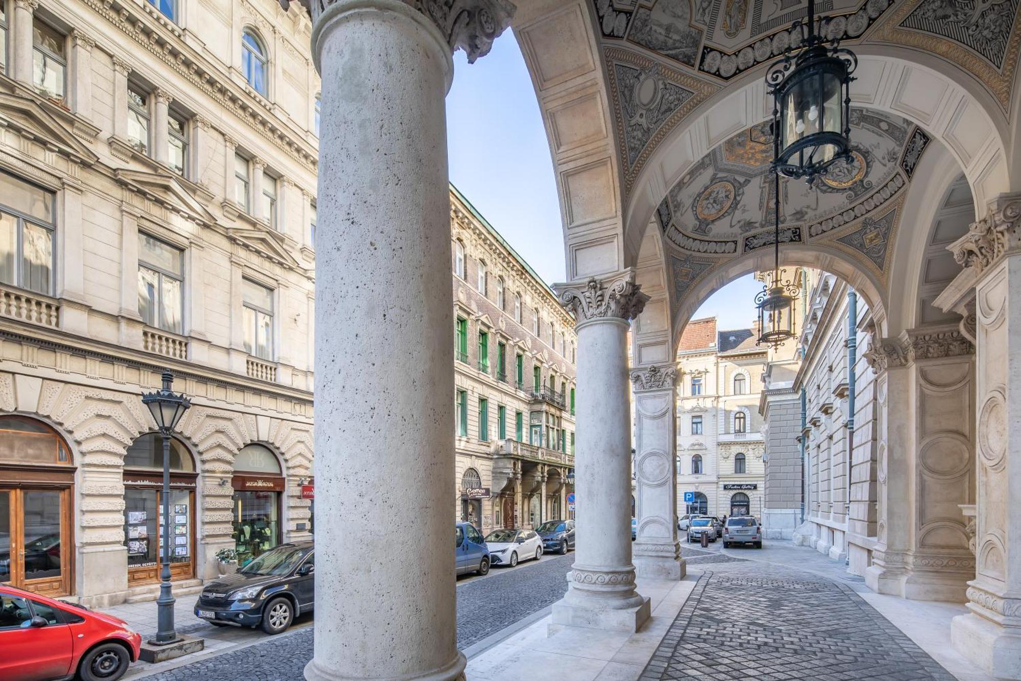 Opera Apartment *