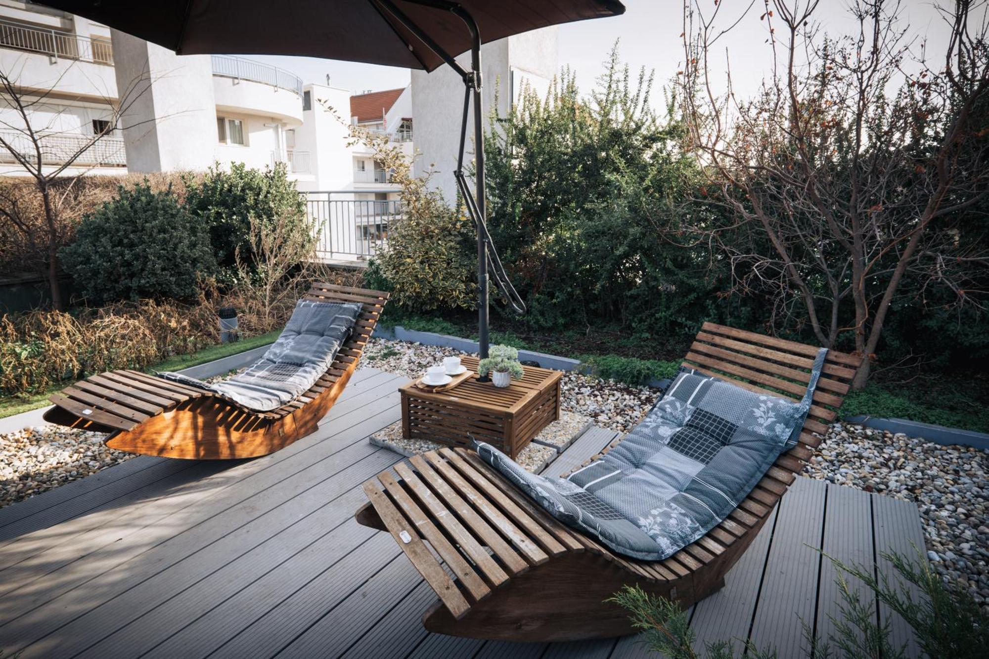 Private Rooftop Terrace - Sunny Retreat Budapest