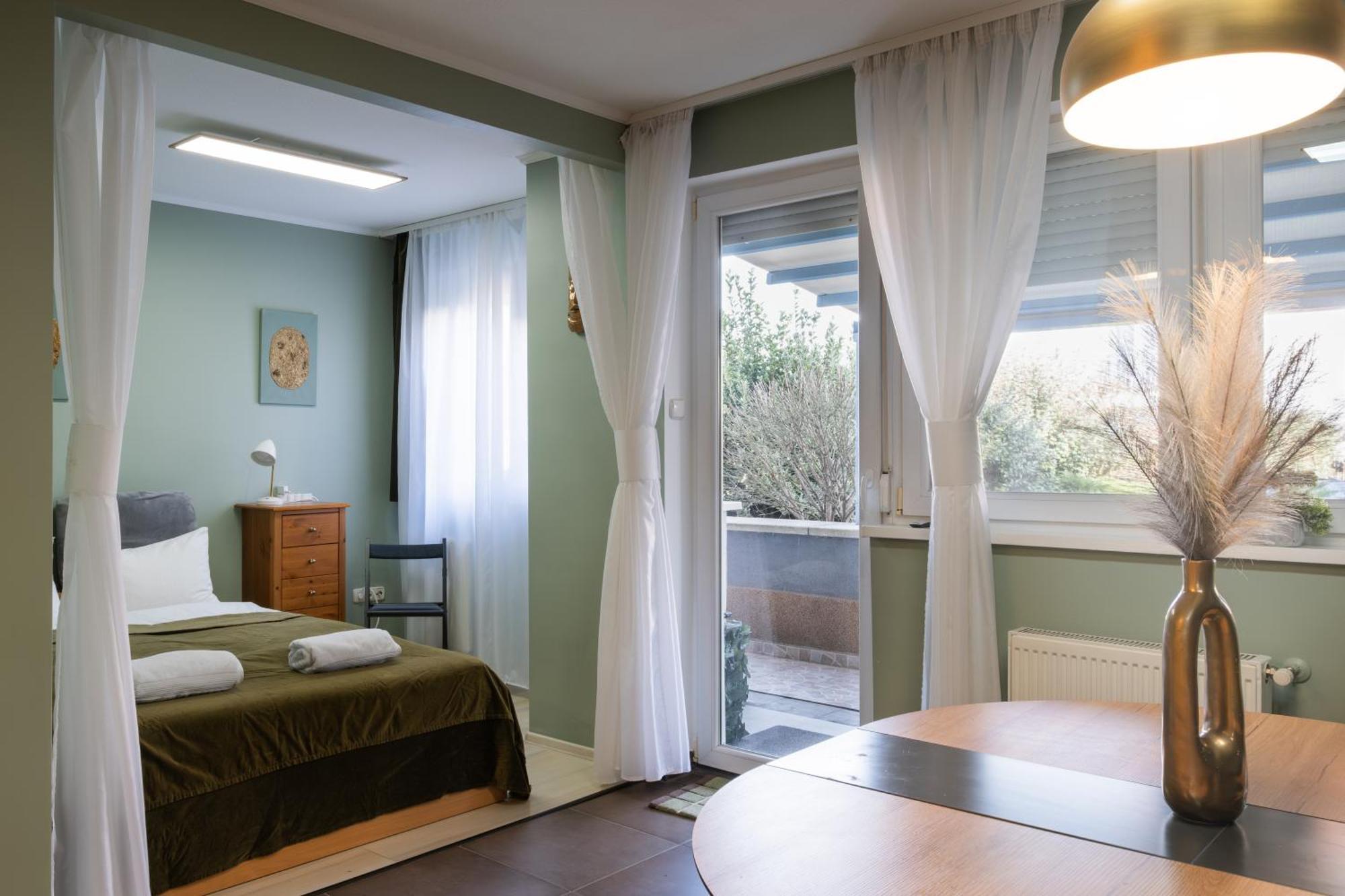 Apartamento Private Rooftop Terrace - Sunny Retreat *