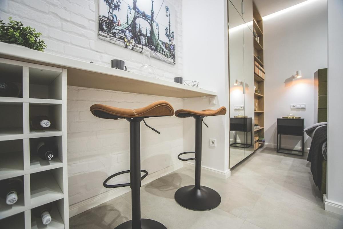 Modern, Designer In Vibrant Soho Apartment