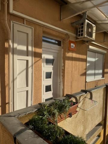 Ujbuda Appartement *
