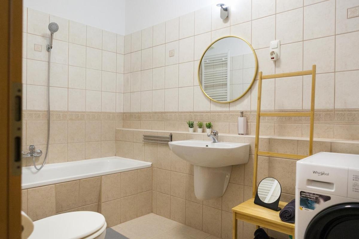 Bao An Center - Free Parking Appartamento Budapest
