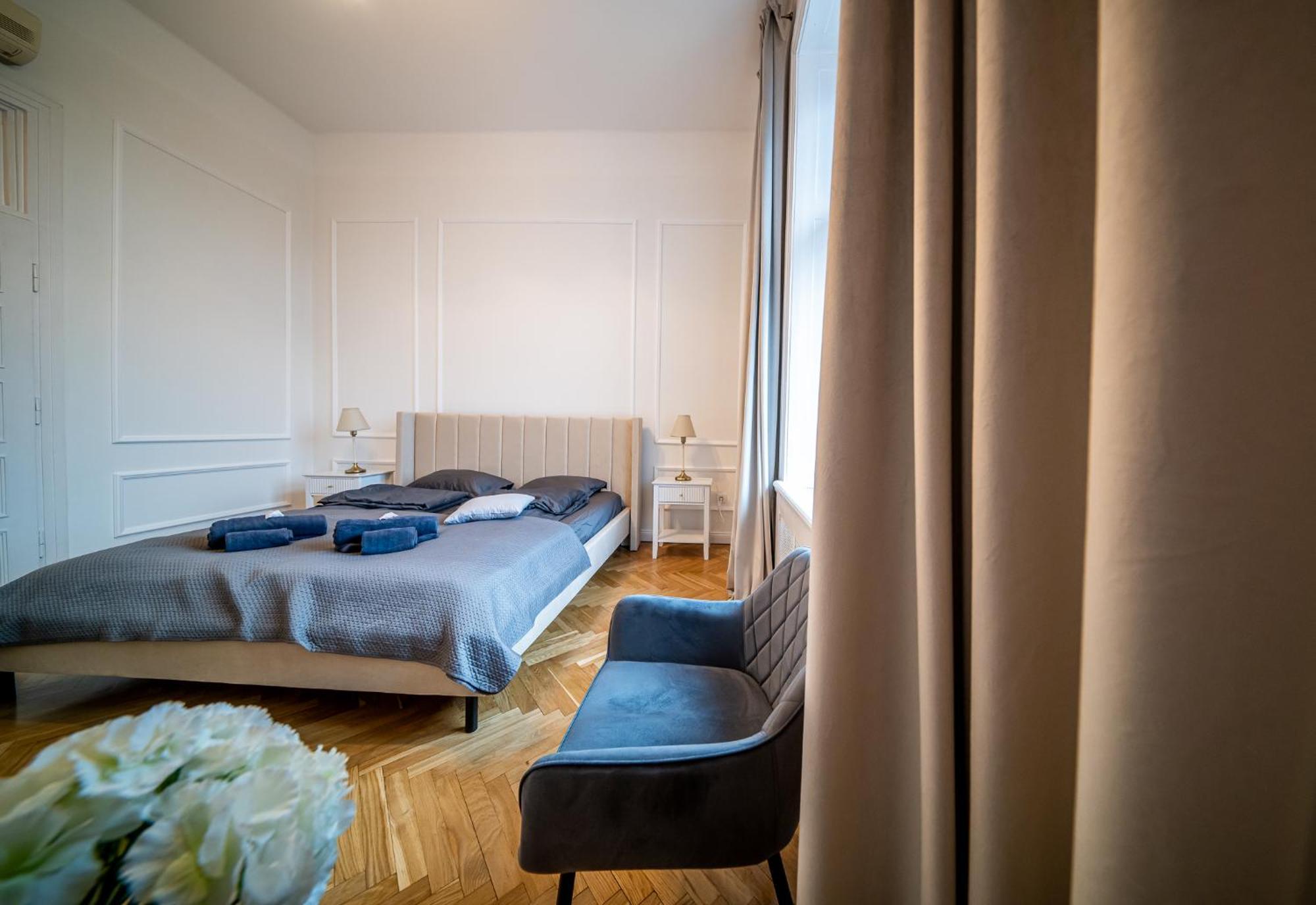 Riverfront Apartment *