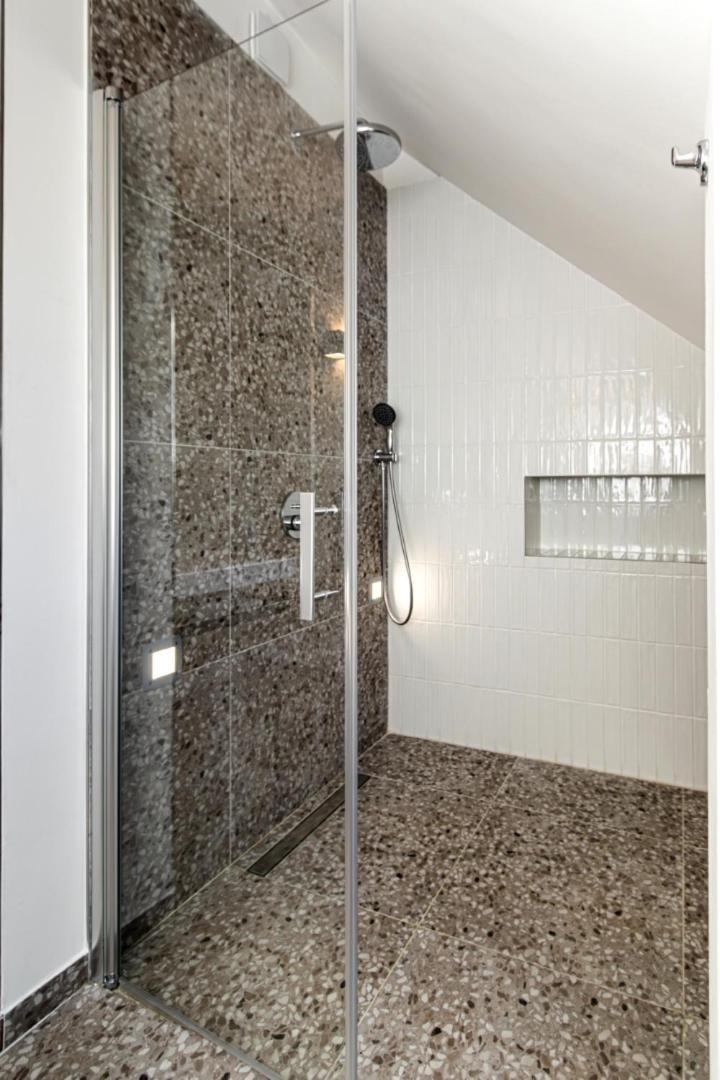 Luxury With Balcony In Downtown Appartement