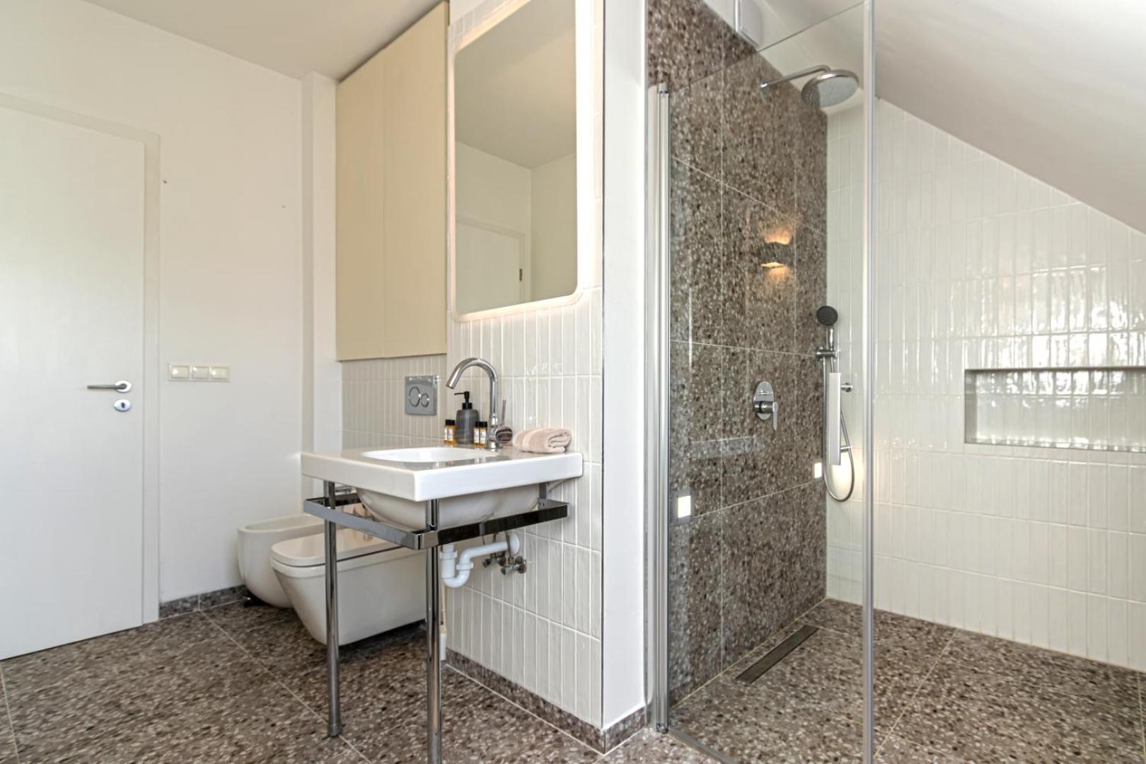 Luxury With Balcony In Downtown Appartement *