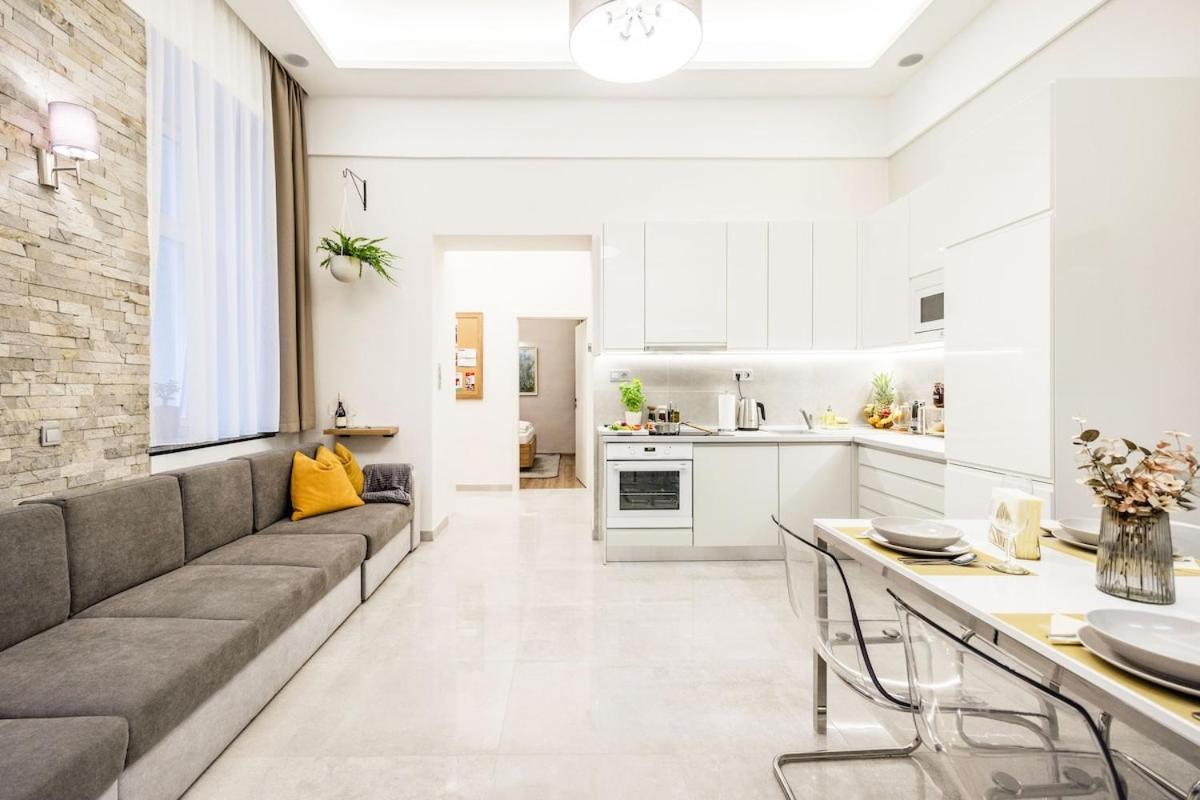 Downtown Deluxe * Budapest