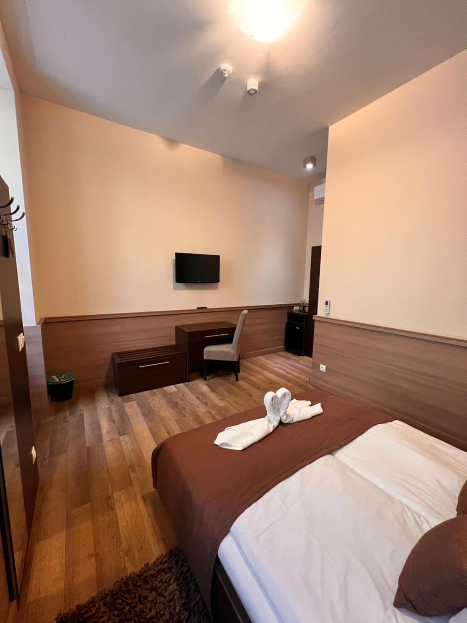 21 And Hotel Budapest