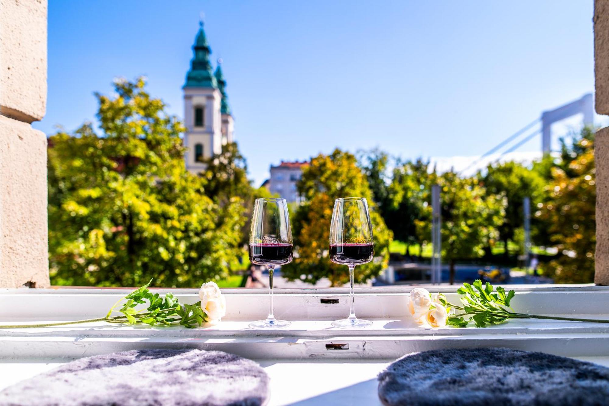 Apartment Riverfront Budapest