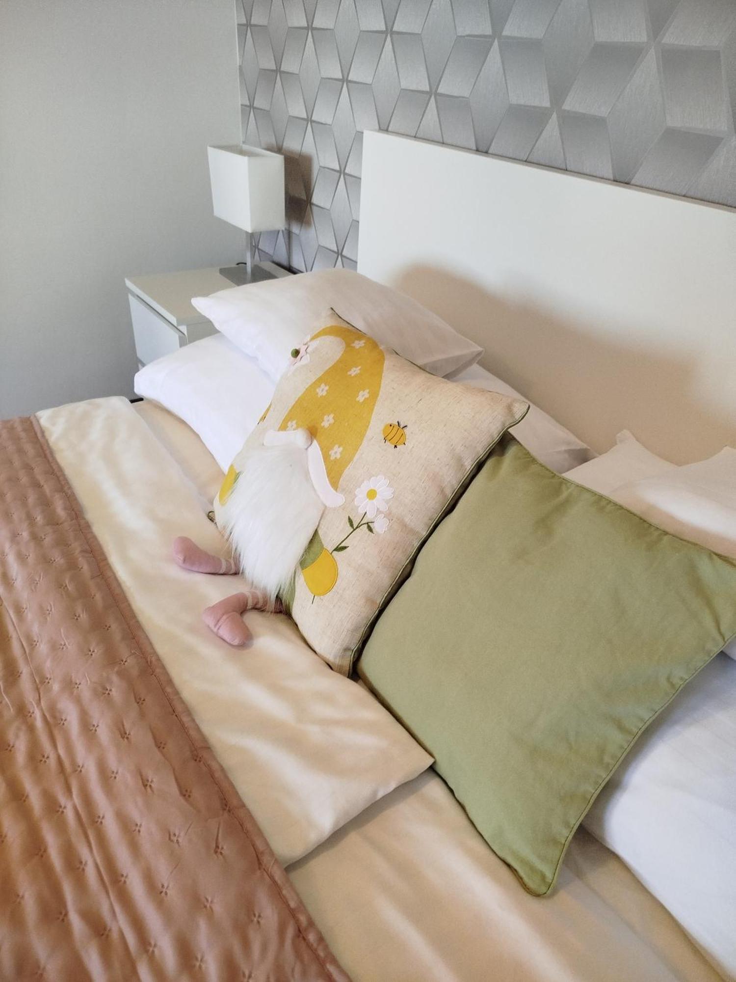 Appartamento Lady Mabel's Near To Arena, Puskas Stadion And Park, With Guarded Parking Place Budapest