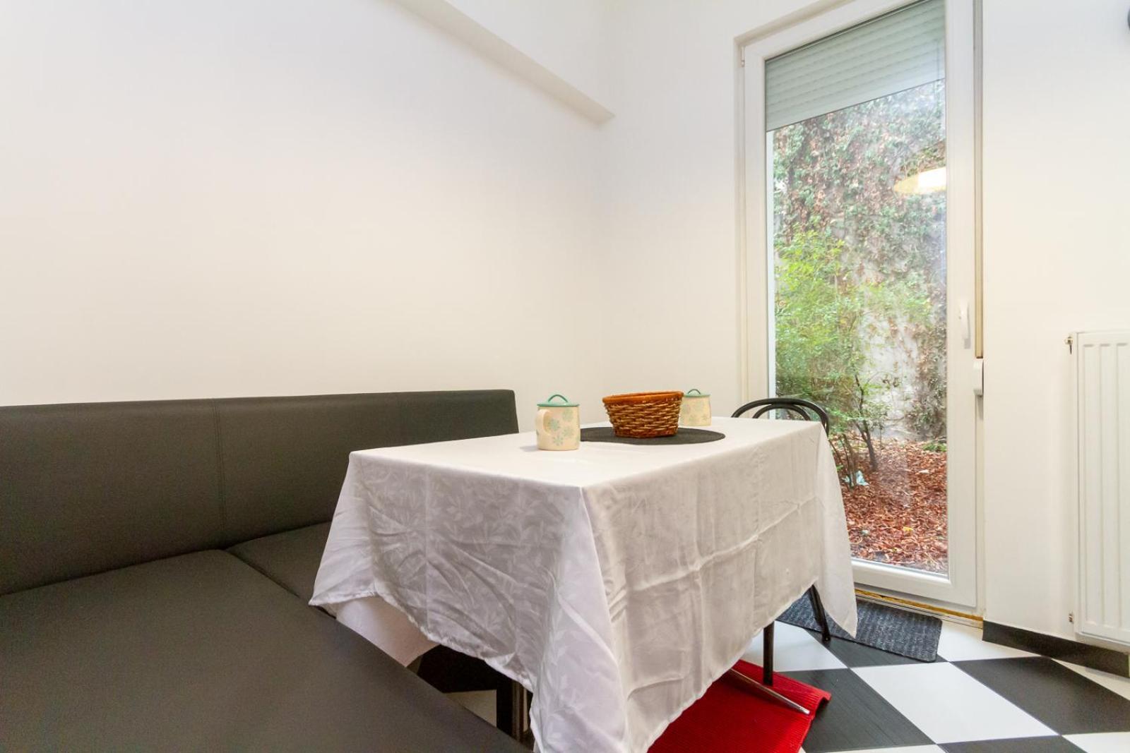 Supercentral Molnar 4 By Nw Apartment
