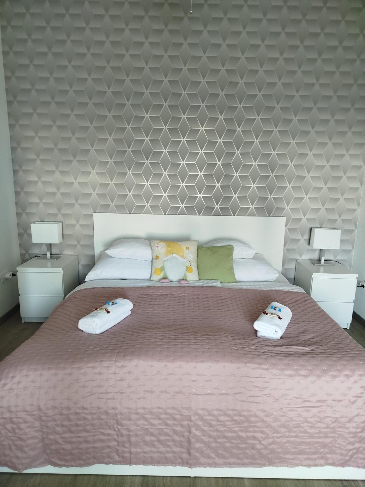 Appartamento Lady Mabel's Near To Arena, Puskas Stadion And Park, With Guarded Parking Place *