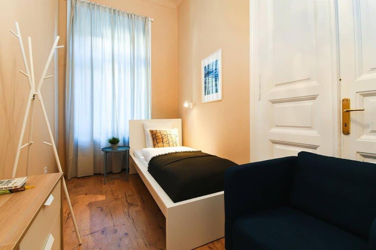 Very Very Spacious New Lägenhet