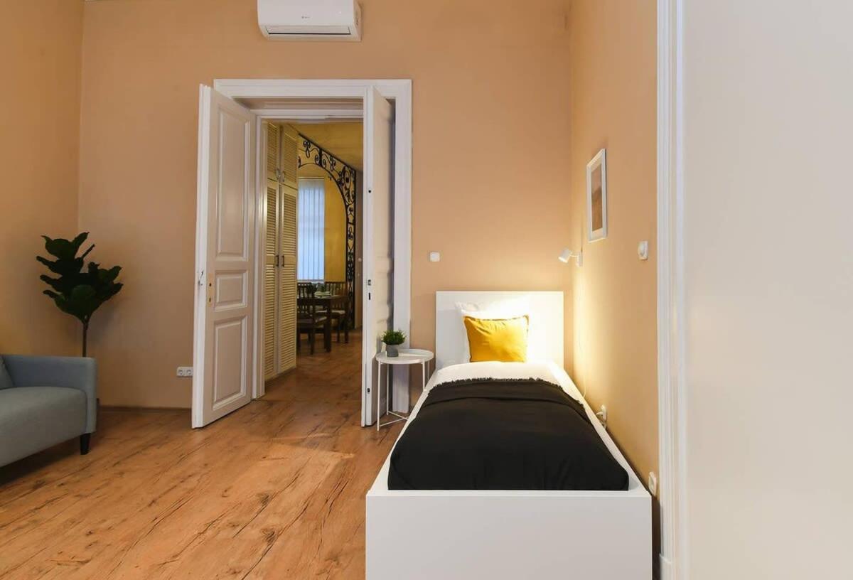 Very Very Spacious New