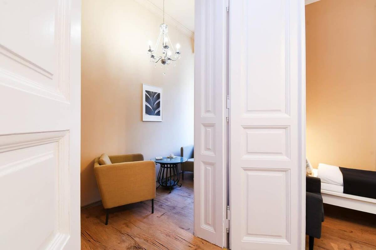 Very Very Spacious New Lägenhet Budapest