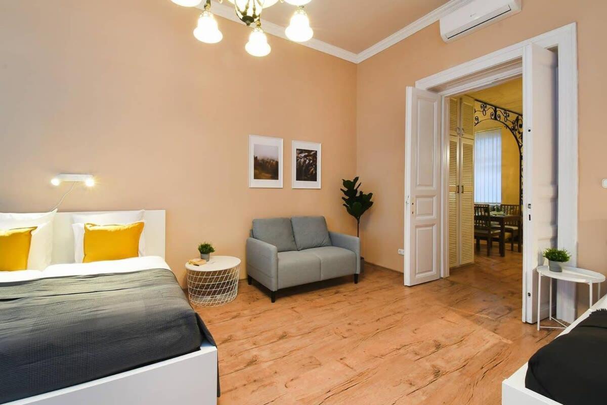 Lägenhet Very Very Spacious New Budapest