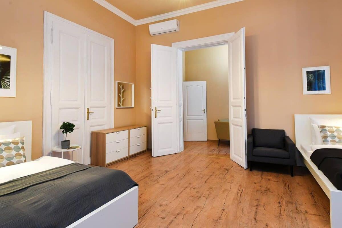 Very Very Spacious New Lägenhet *