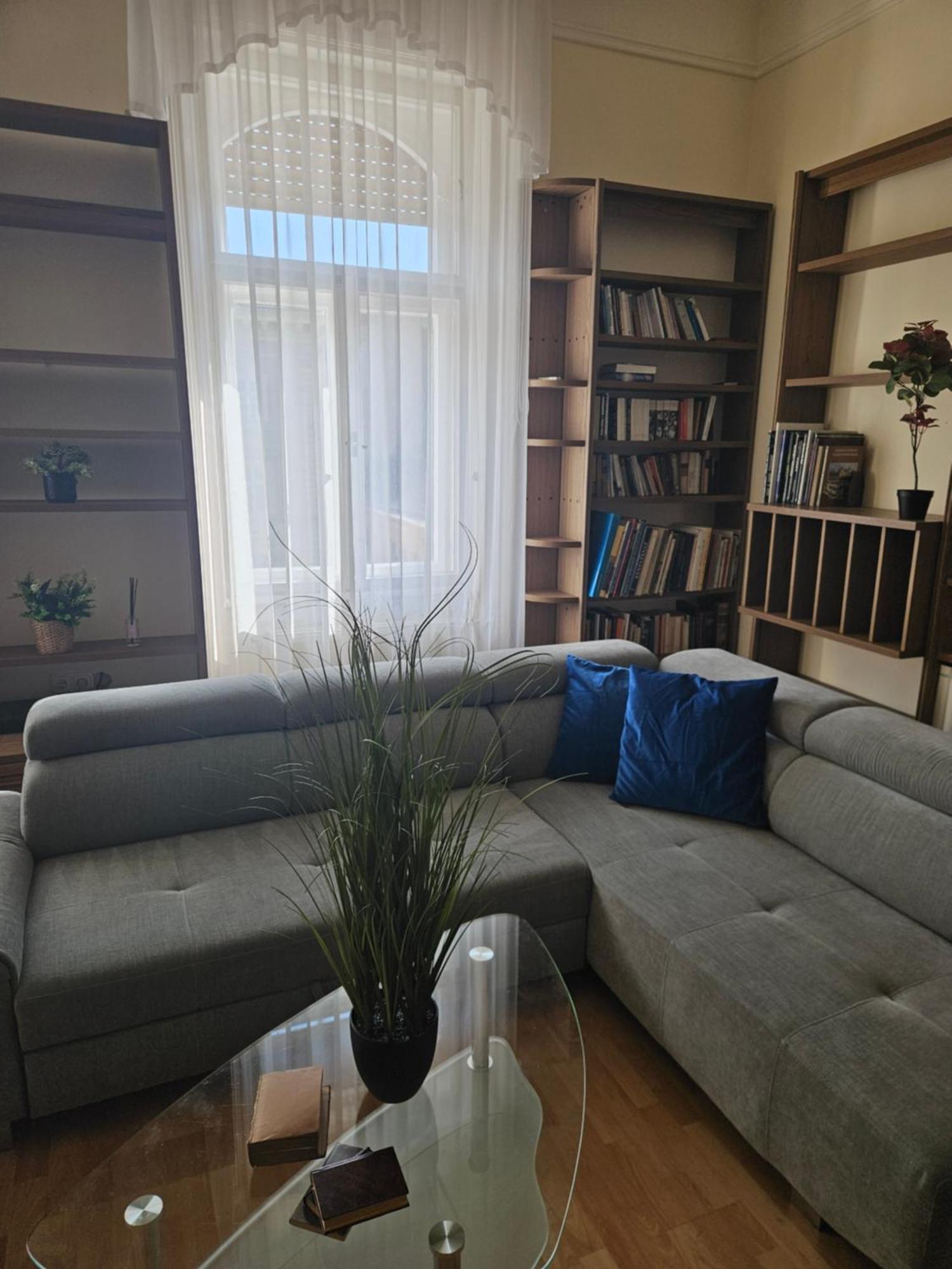 Apartamento Cozy And Near Kalvin Square Budapest