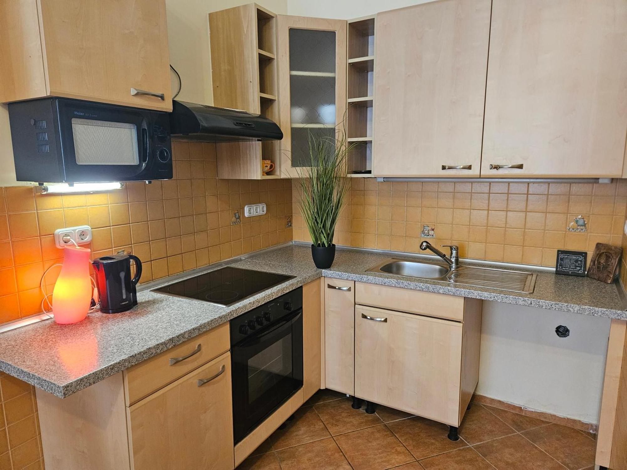 Cozy And Near Kalvin Square Apartamento