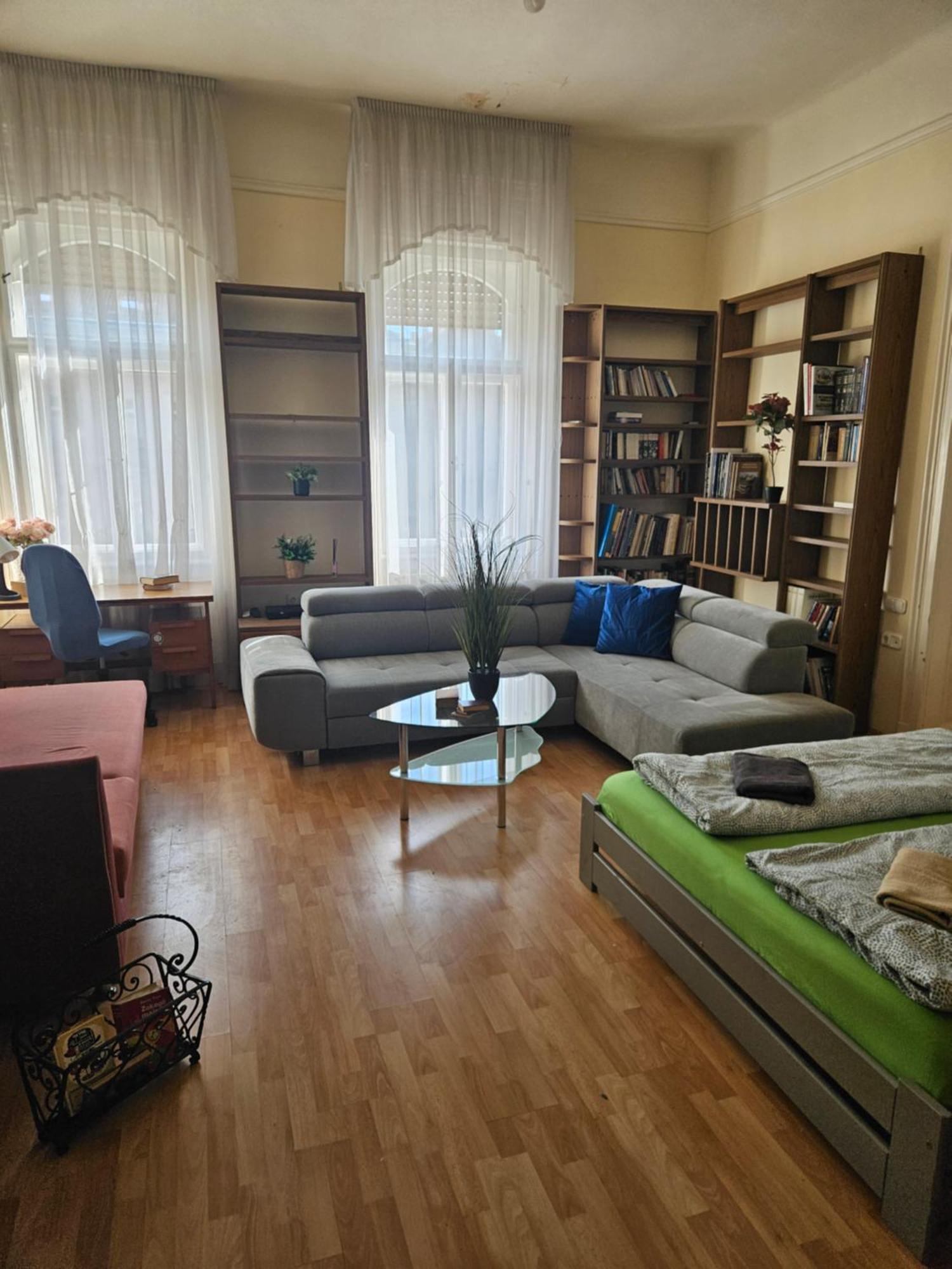 Cozy And Near Kalvin Square Apartamento *