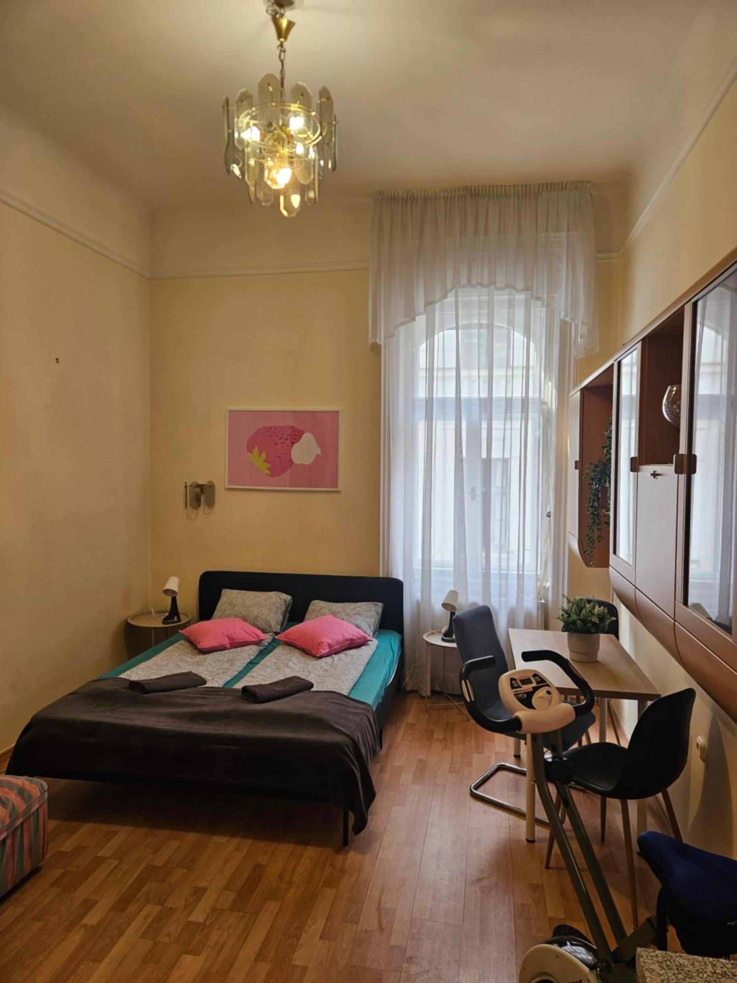 Cozy And Near Kalvin Square * Budapest