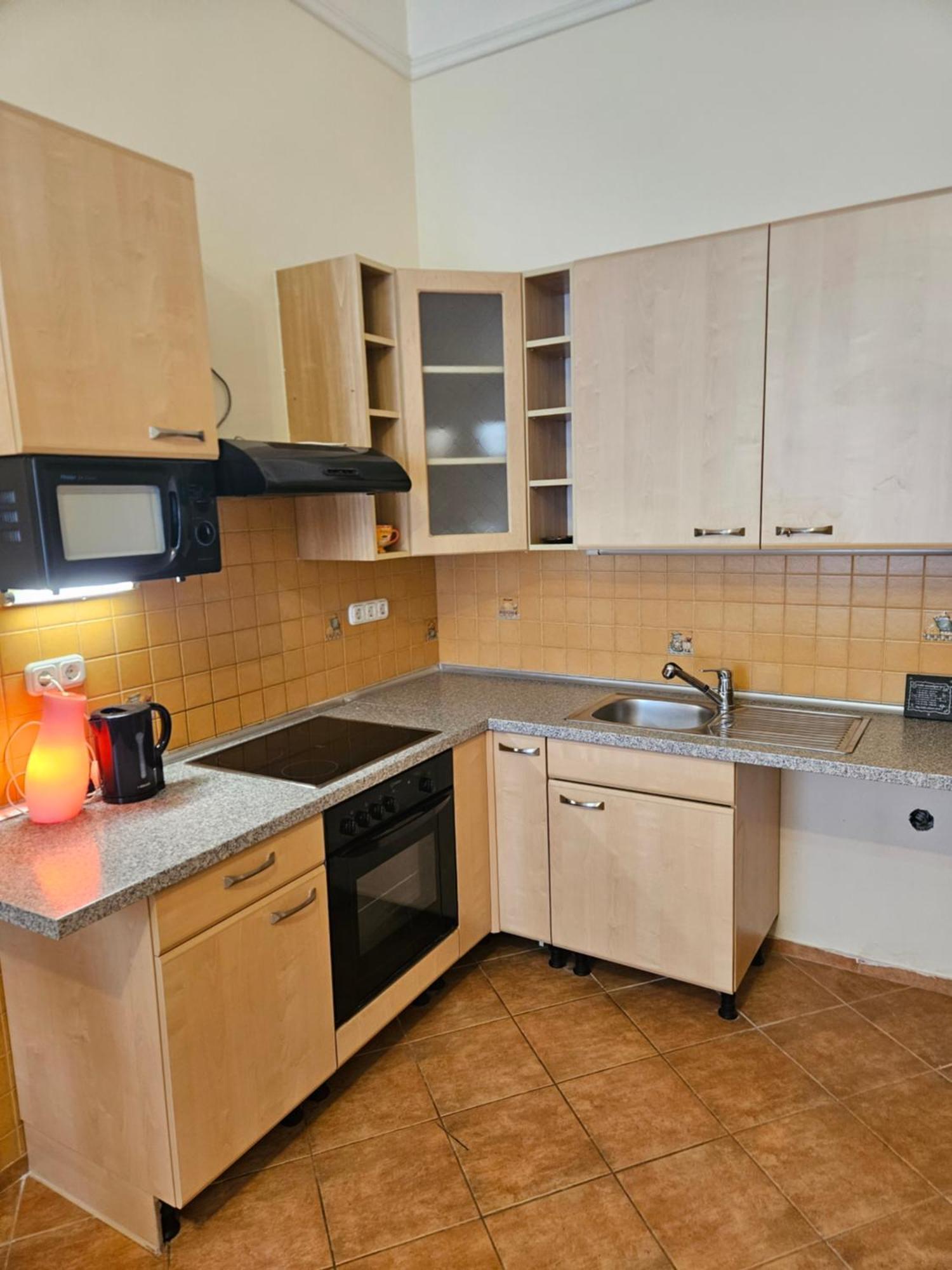 Apartamento Cozy And Near Kalvin Square Budapest