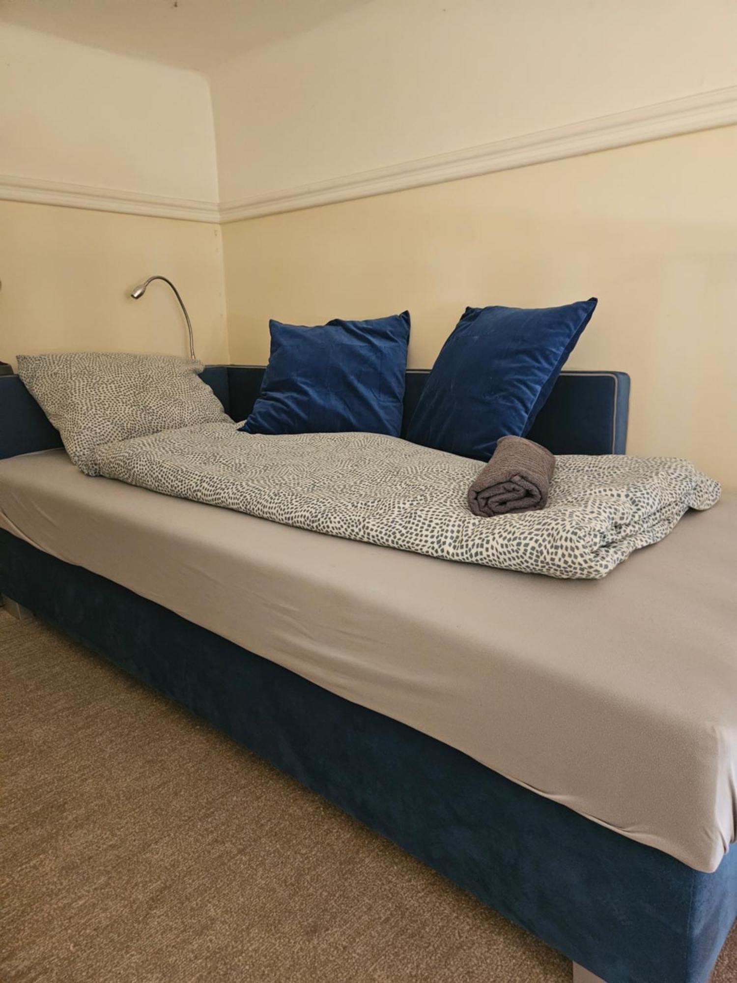 Cozy And Near Kalvin Square Apartamento