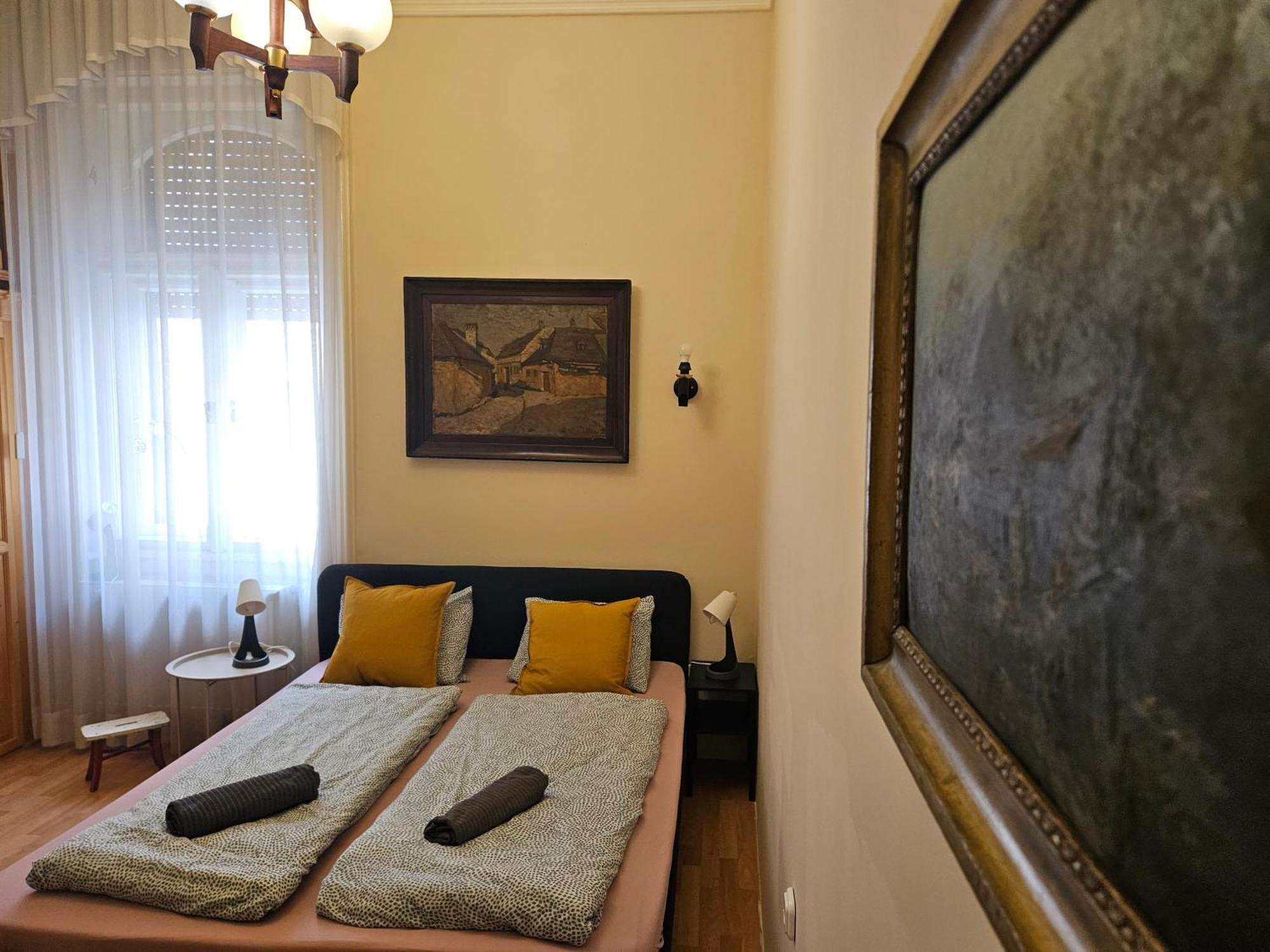 Cozy And Near Kalvin Square Apartamento Budapest