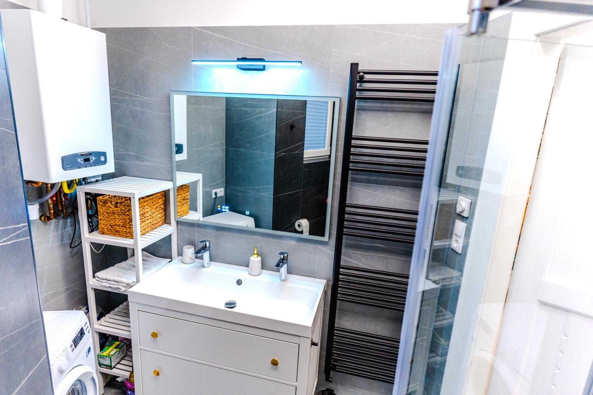 2 Bedrooms And 1 Living Your Modern In Budapest