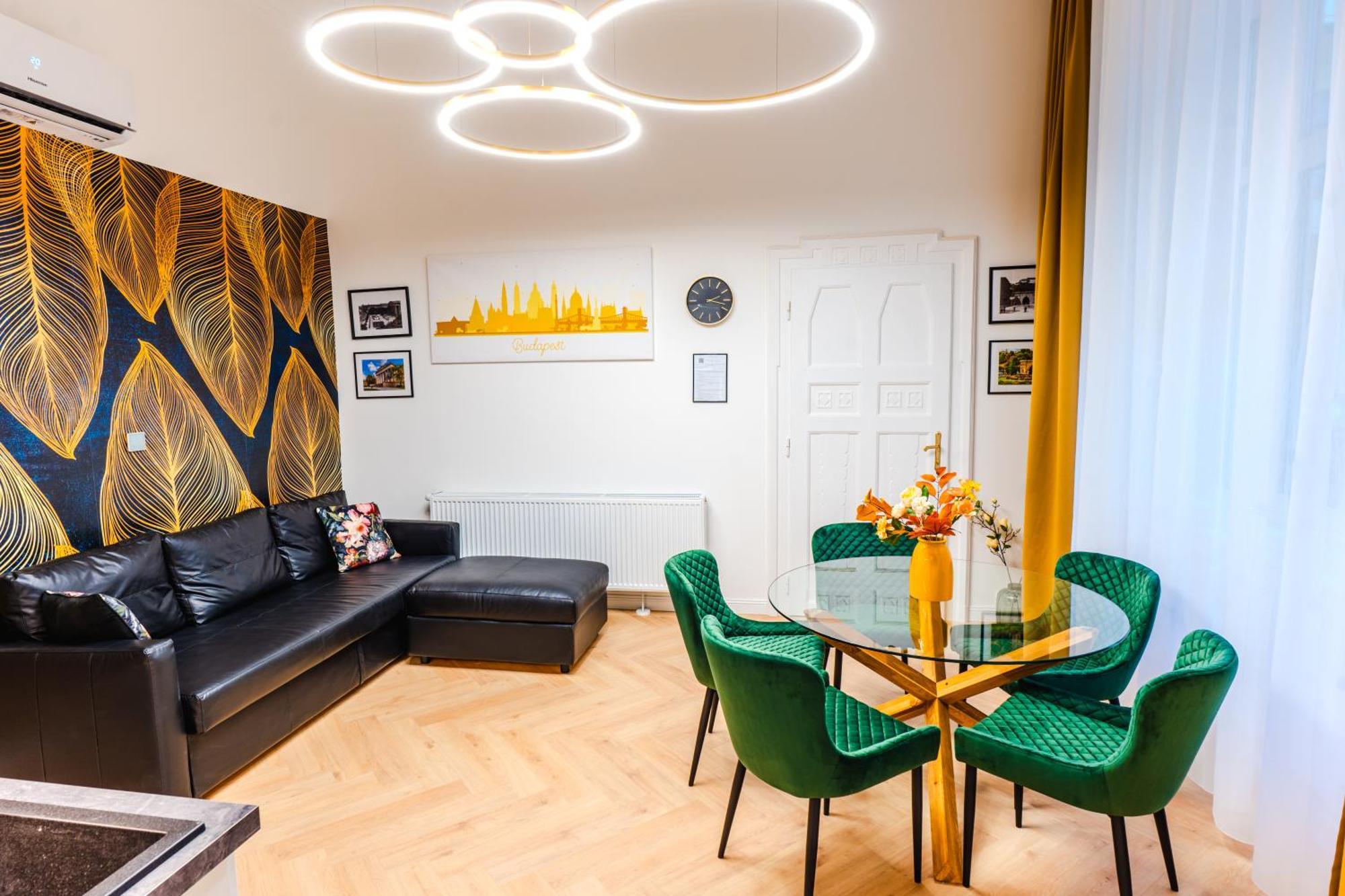 2 Bedrooms And Living Your Modern In Appartamento Budapest