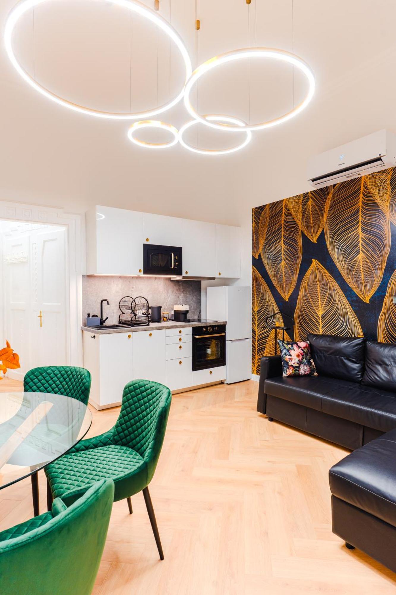 2 Bedrooms And Living Your Modern In Appartamento