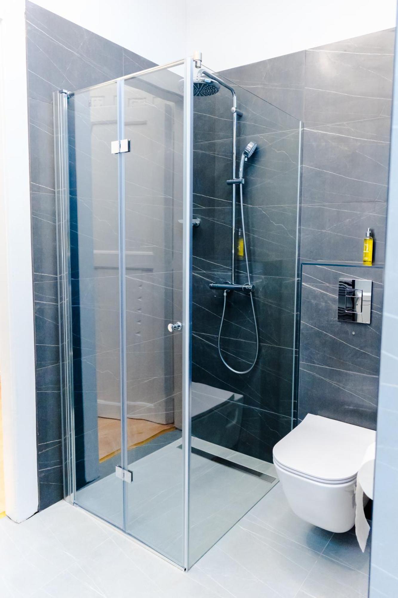 2 Bedrooms And Living Your Modern In Appartamento Budapest