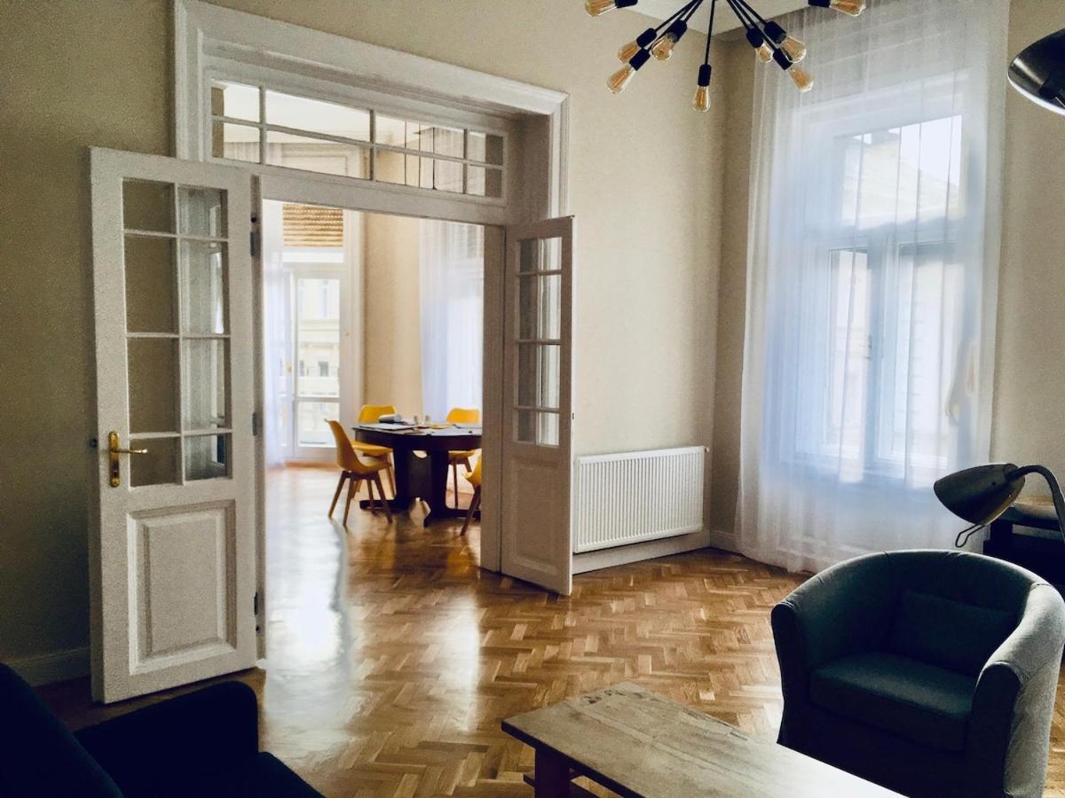Unique And Stylish Downtown Appartamento Budapest