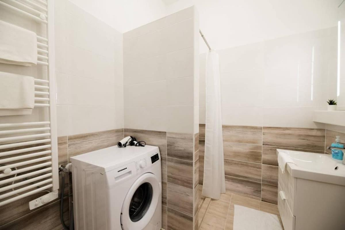 Extra Brand New Large With Air Con Casa vacanze Budapest
