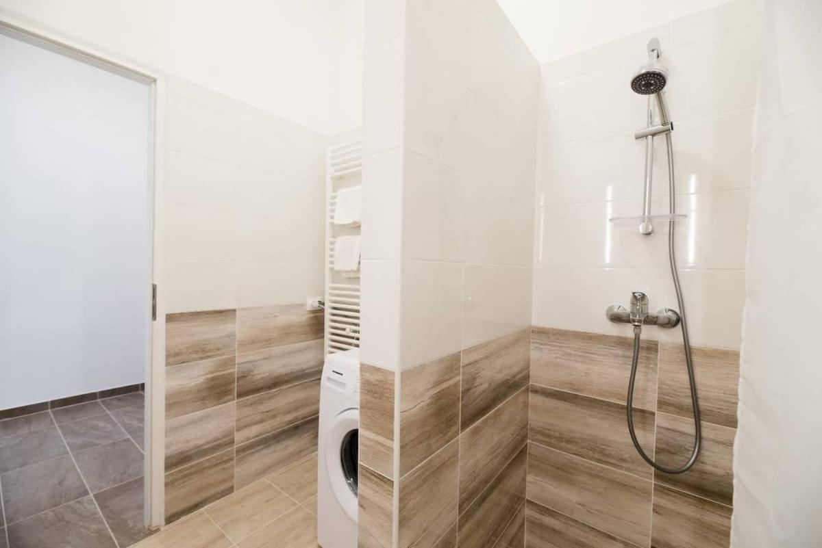 Extra Brand New Large With Air Con Casa vacanze Budapest
