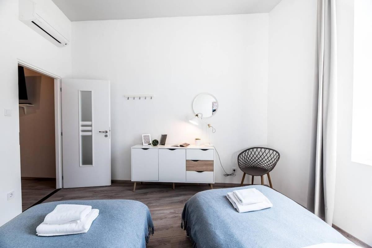 Extra Brand New Large With Air Con Casa vacanze *