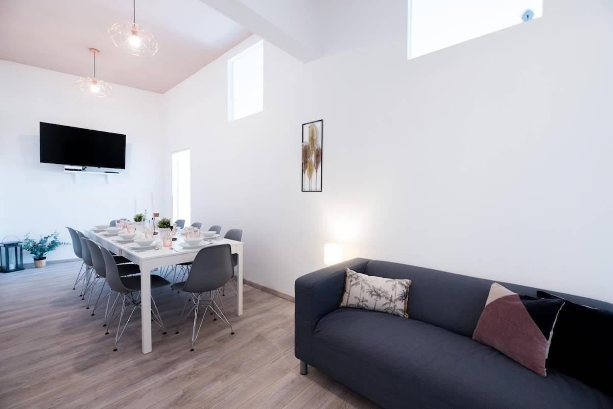 Extra Brand New Large With Air Con * Budapest