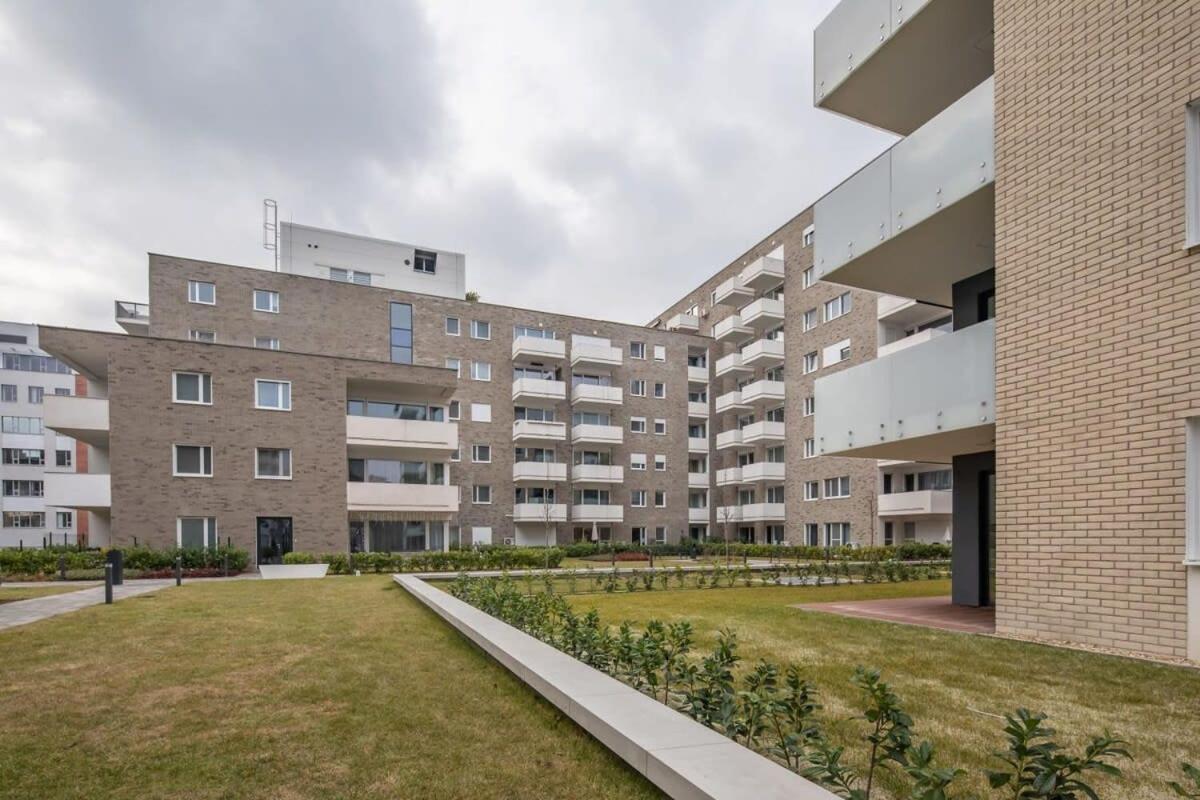 Brand New With Garage Apartamento