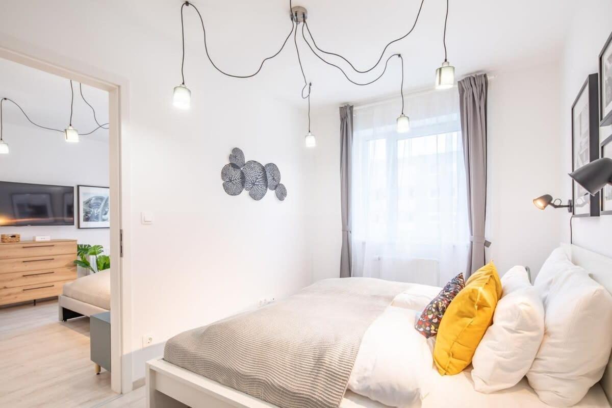 Brand New With Garage Apartamento *