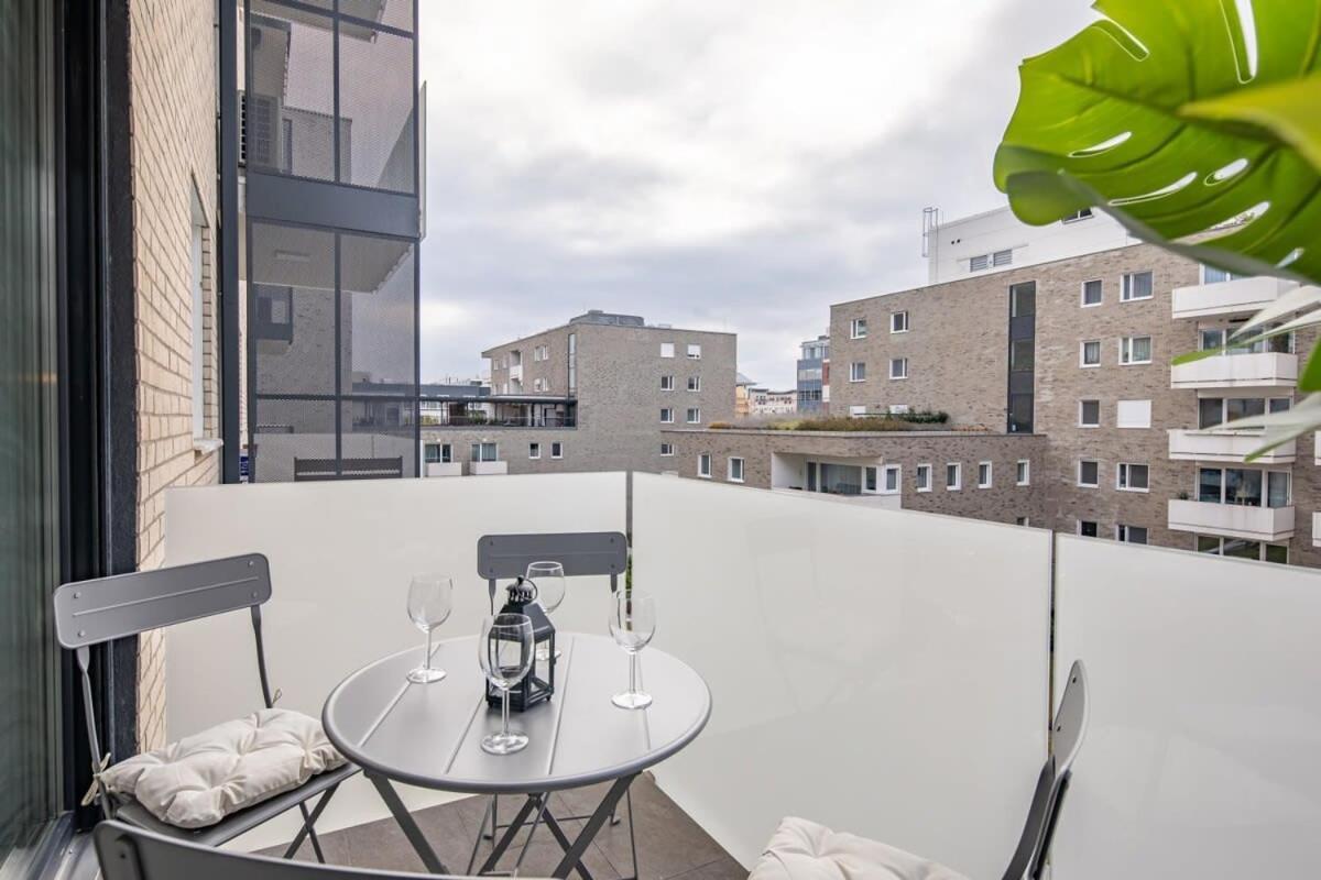 Brand New With Garage Apartamento