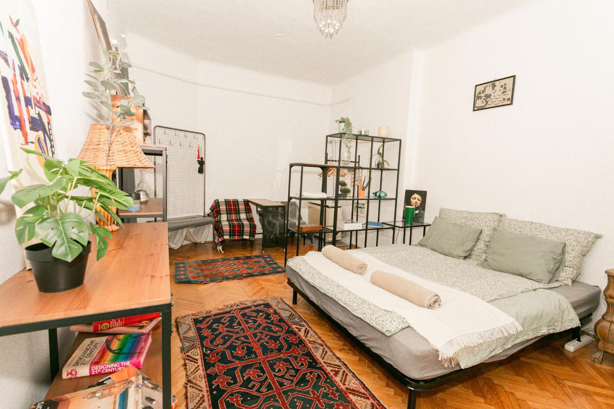 Cozy & Quiet In Downtown Apartament