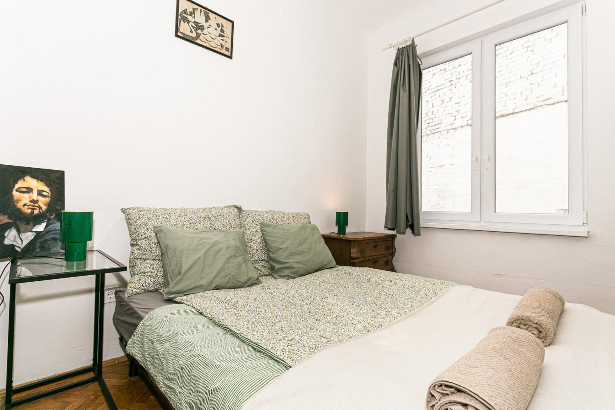 Cozy & Quiet In Downtown Apartament