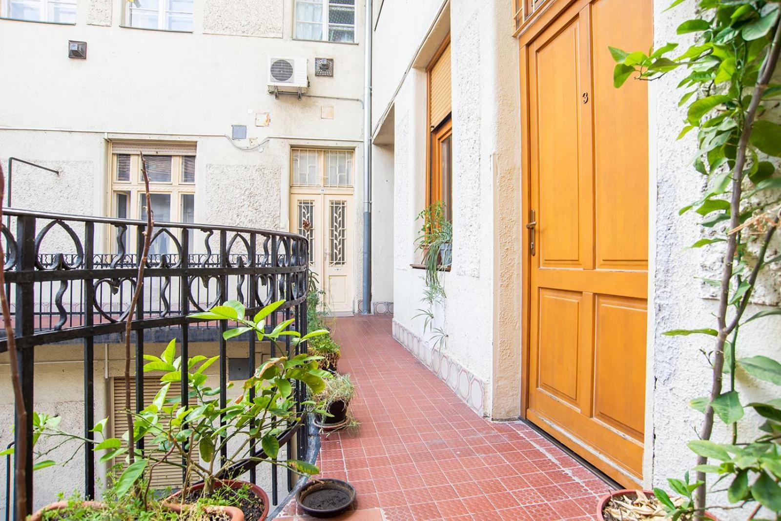 Tas Vas - Charming In Budapest