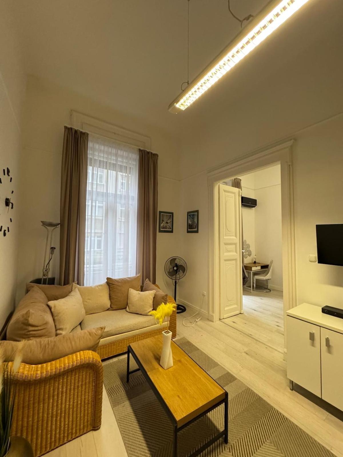 Chic Soho Retreat - Downtown