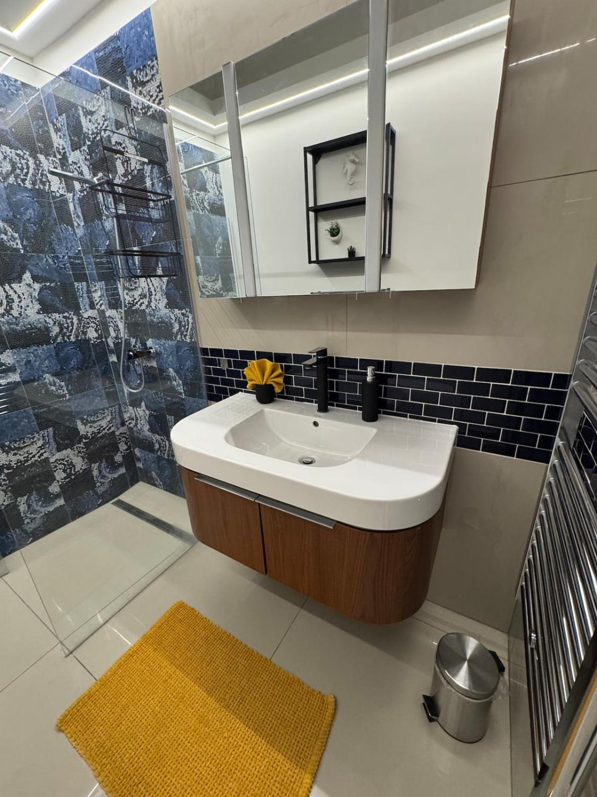 Chic Soho Retreat - Downtown Apartman Budapest